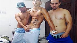 Trio gay de colombianos se divertindo na putaria